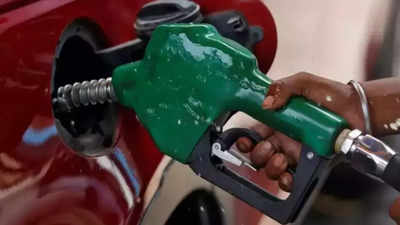 Petrol prices at all time high in Maharashtra, cross Rs 120