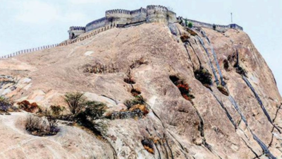 Tamil Nadu: Couples asked to spare Namakkal fort