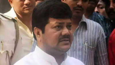 Mumbai Police sends notice to BJP leader Pravin Darekar over bank fraud ...