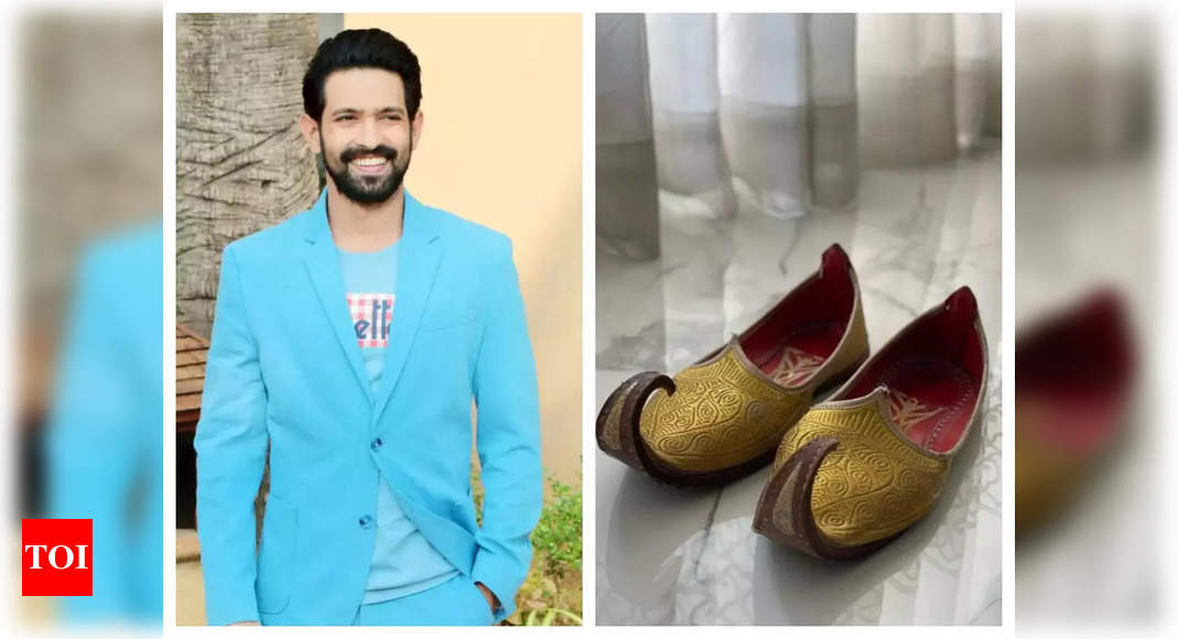 Did you know Vikrant Massey got Gulzar’s juttis as his birthday gift from Meghna Gulzar? – See pics – Times of India