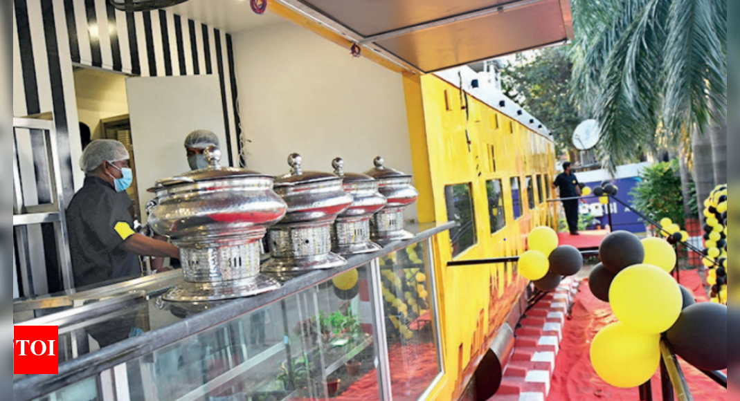 Delhi Fine Dining On Train That s Going Nowhere Delhi News Times 