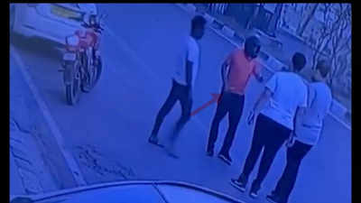 2 robbed at gunpoint in Delhi’s Vivek Vihar area