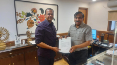 Congress MP seeks financial assistance for development of handloom clusters in Telangana