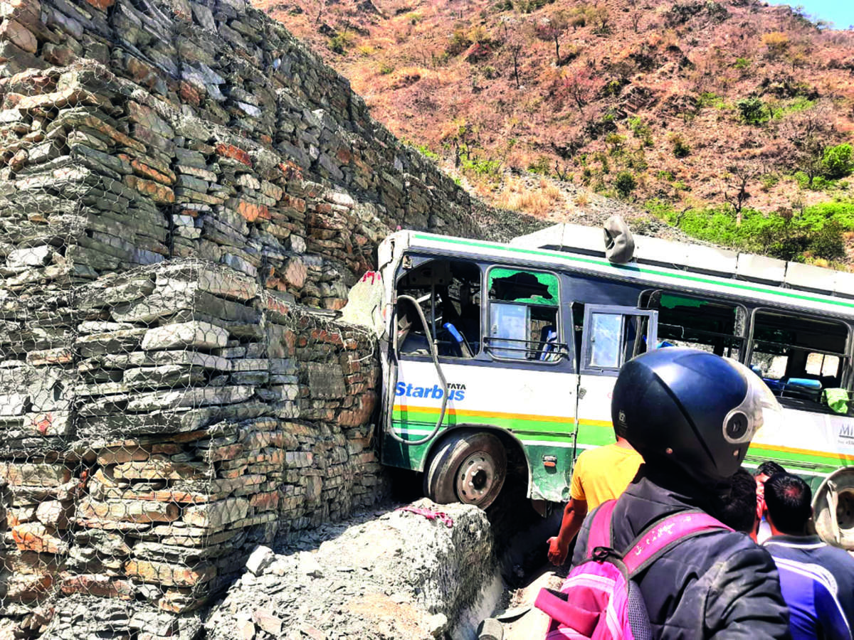 1 Killed, 38 Injured In Mandi Road Accident | Shimla News - Times of India