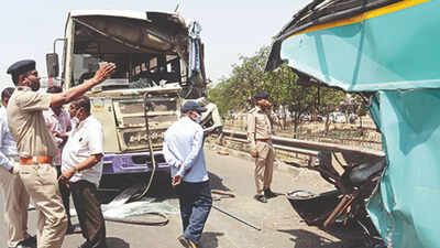 Accident between dumper and bus on Ahmedabad-Surat National Highway, 2 killed and 5 injured