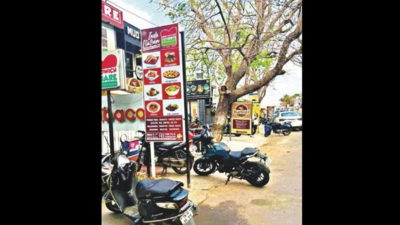 Chennai: Besant Nagar footpaths encroached