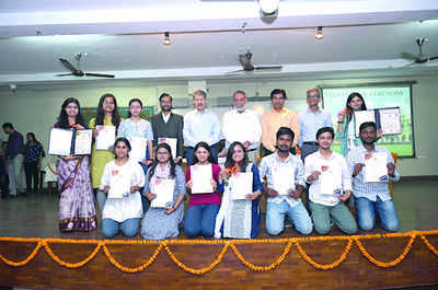 Lucknow University: Lu Felicitates Meritorious Students Of Zoology Dept ...