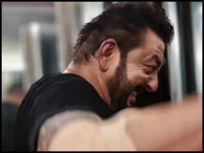 Sanjay Dutt's killer picture from the gym leaves Suniel Shetty, Abhishek Bachchan and daughter Trishala Dutt mighty impressed