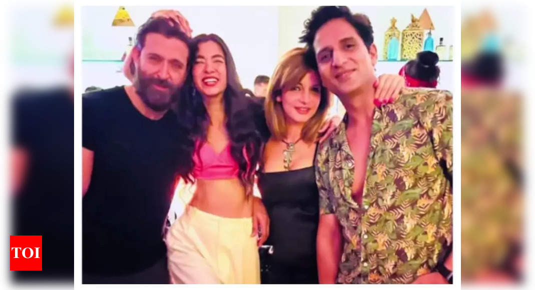 Hrithik Roshan holds rumoured girlfriend Saba Azad close as they party together with Sussanne Khan and Arslan Goni in Goa – See photo – Times of India