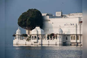 Beautiful floating hotels in India for a lifetime&rsquo;s experience