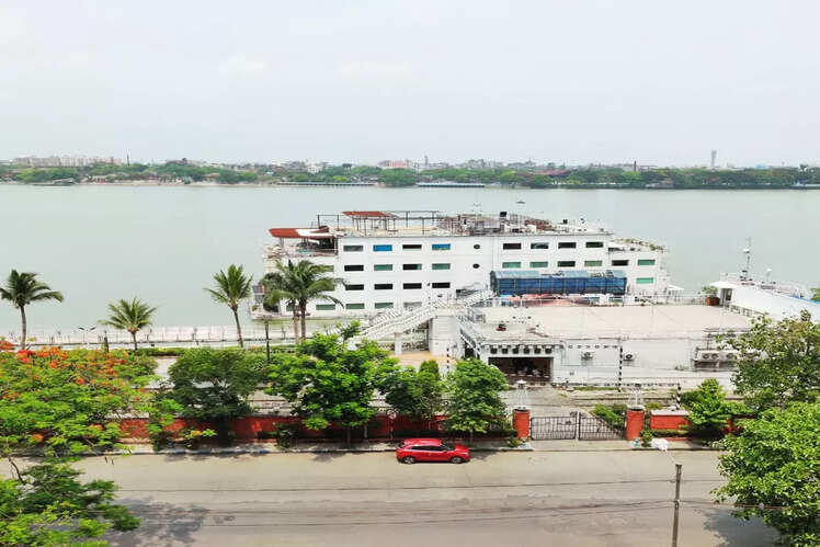 The Floatel, Kolkata
