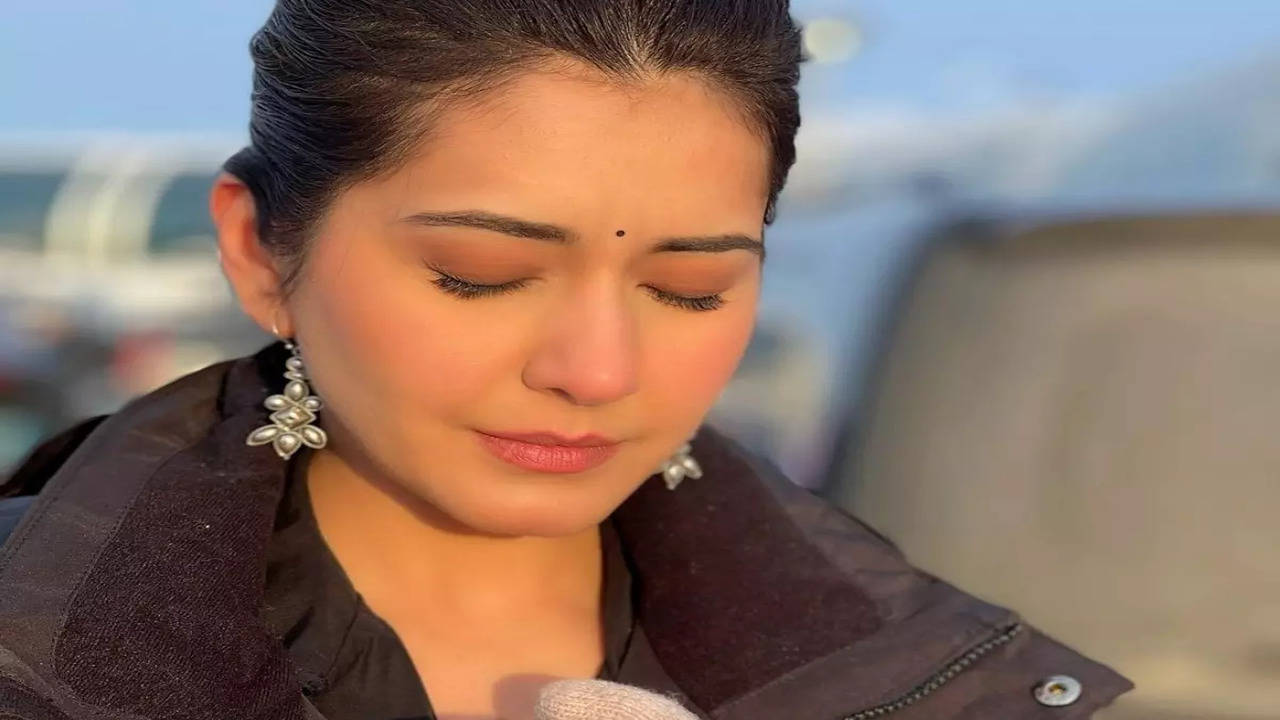 Raashi Khanna clarifies on reports of bad mouthing south films | Tamil  Movie News - Times of India