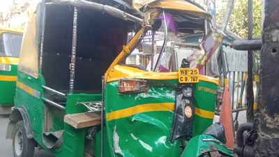 Three passengers severely hurt in bus-auto collision at Baguiati in Kolkata