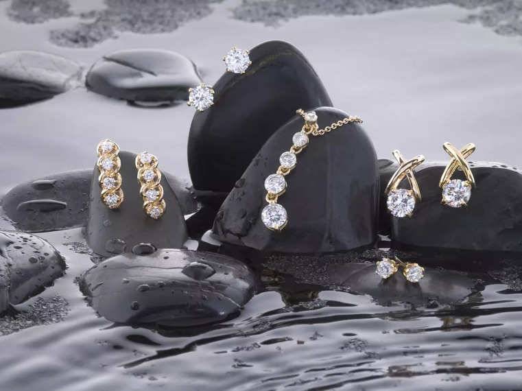 Trendy lightweight jewellery to flaunt this summer