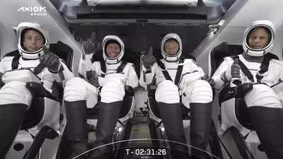 SpaceX launches 3 visitors to space station for $55m each