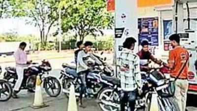 Gujarat: Dahod fuel stations gain from Madhya Pradesh price difference