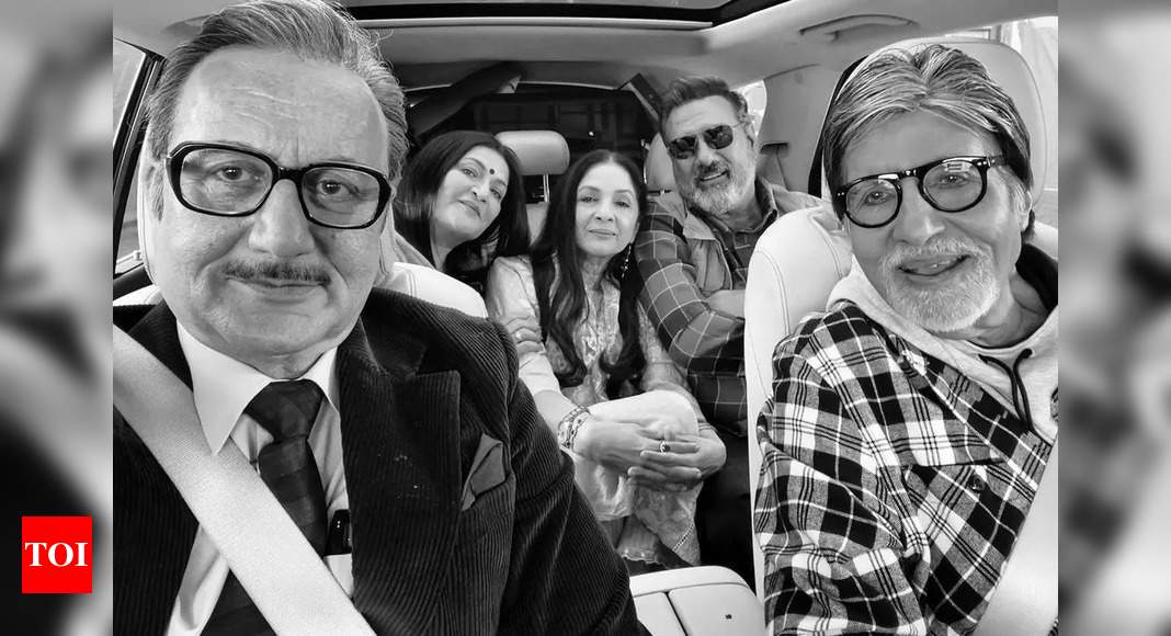 Anupam Kher’s car selfie with Amitabh Bachchan, Boman Irani and Neena Gupta leaves fans awestruck – Times of India