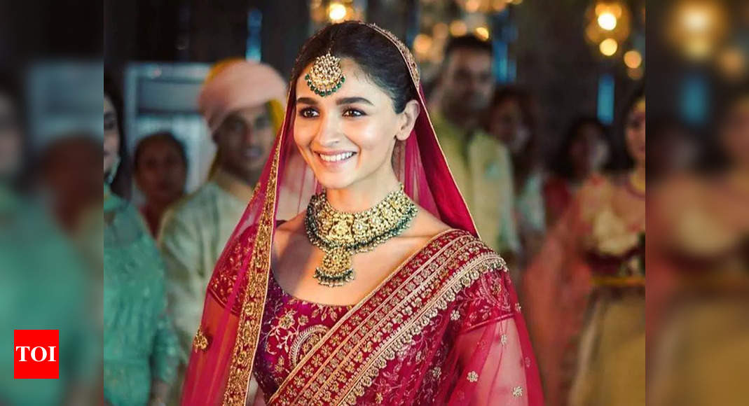Will it be Sabyasachi-designed bridal lehenga for Alia Bhatt? – Times of India