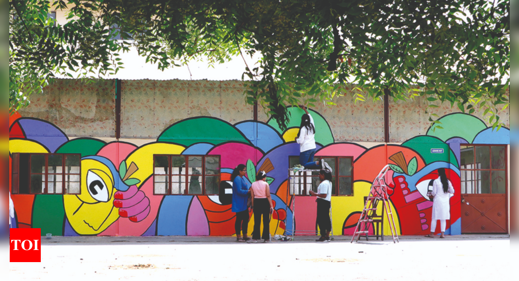 College Becomes Artist’s Canvas | Lucknow News - Times of India