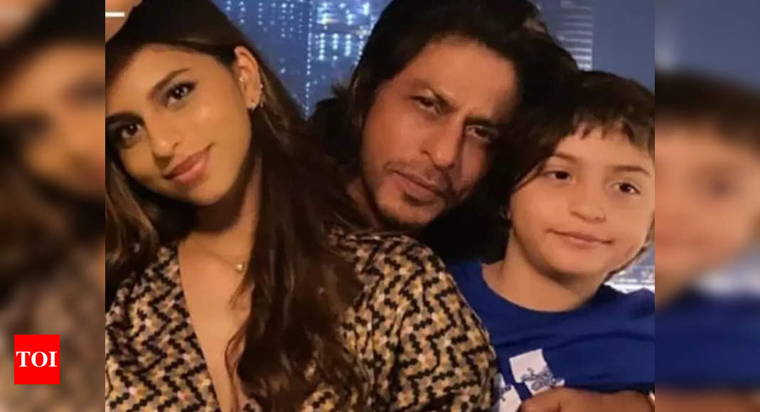 Shah Rukh Khan takes a break from filming to spend a happy Sunday with kids Suhana Khan and AbRam – View Pics – Times of India