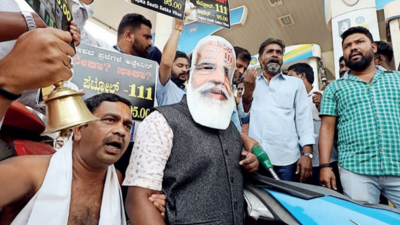 Bengaluru: Pressure on CM Basavaraj Bommai to cut tax on fuel as WFH set to end