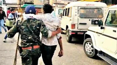 Madhya Pradesh: Khargone SP shot & injured by rioters; violence in Sendhwa too