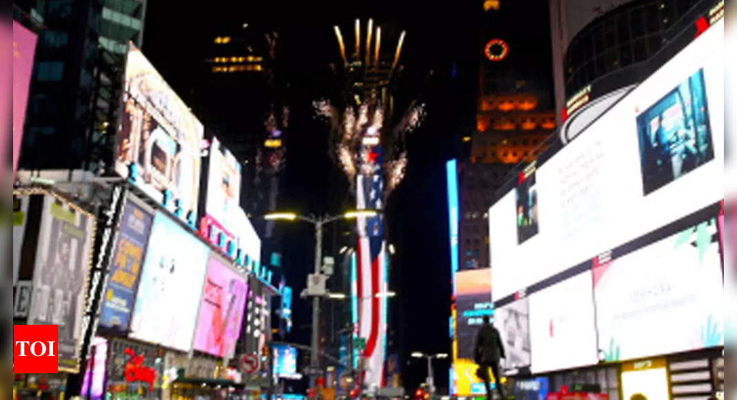 Loud bang heard at Times Square, tourists sent scrambling