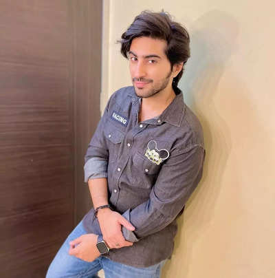 Playing the guitar after a hectic day on sets is relaxing for me: Rishi Grover