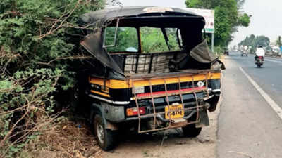 11 students injured in Pune as autorickshaw hits tree after pickup van rams it