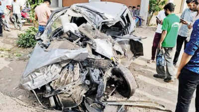 1 Killed, 25 Injured As Bus Tips Over After Car Crashes Into It | Pune ...