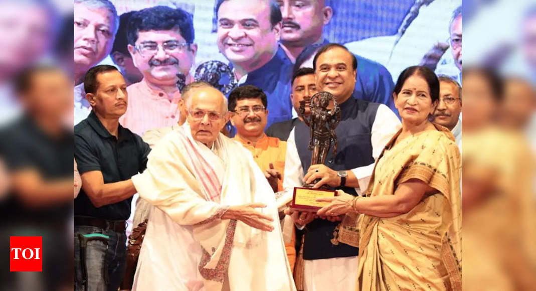 Poet Nilmani Phookan was honoured with Jnanpith award - Times of India