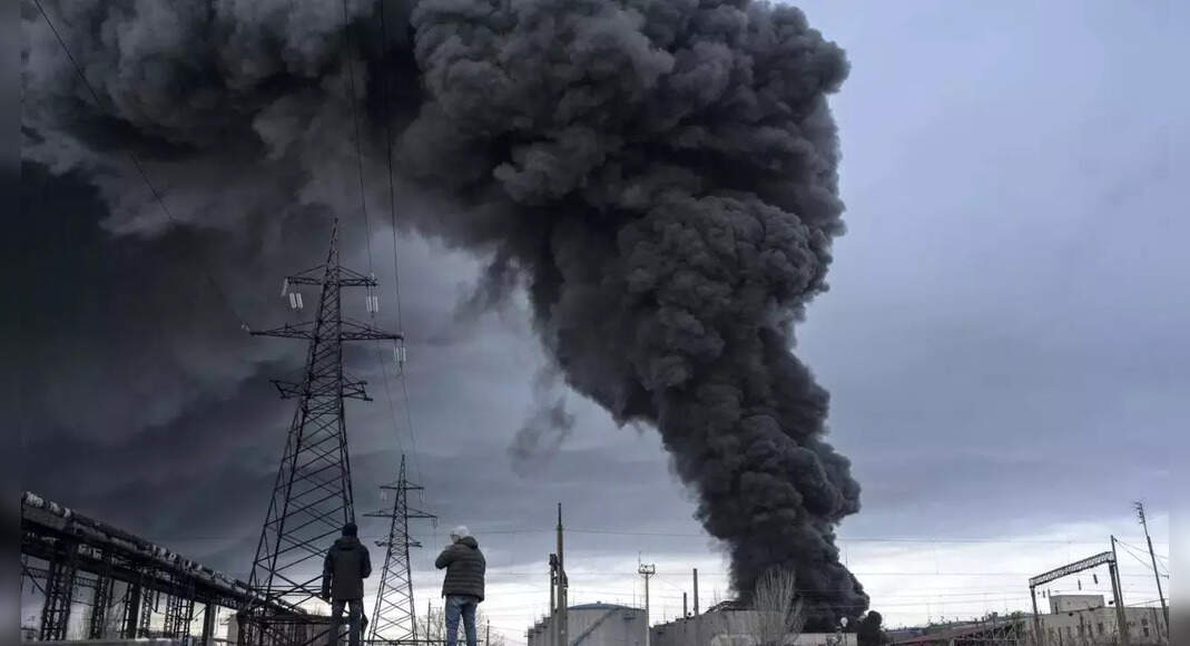 Live: US prepares massive new surge of military aid to Ukraine