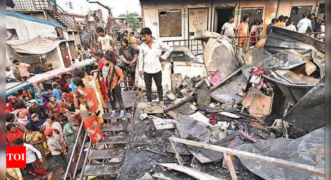 Delhi: Many dreams crushed as fire ravages transit camp | Delhi News ...