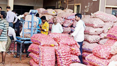 Karnataka: Price of onion plummets; farmers reduced to tears
