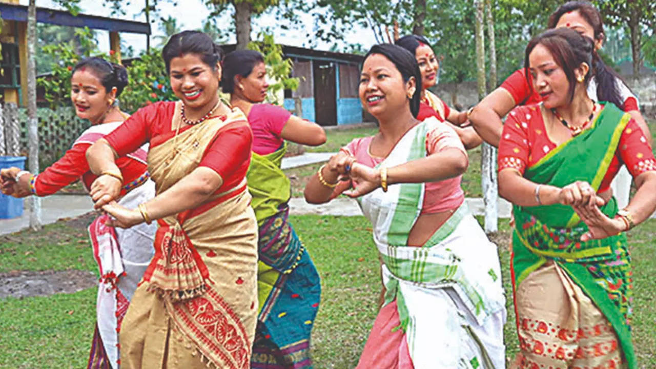 Girl Assamese Traditional Bihu Dress Stock Photo 1311114404 | Shutterstock
