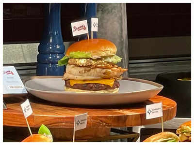 US baseball team sells burger at a whopping ₹19 Lakh; internet reacts
