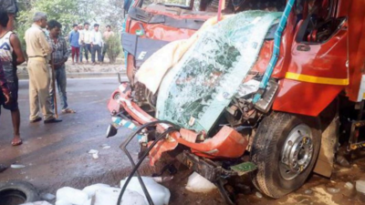 Uttar Pradesh: 3 dead as truck rams van on highway in Barabanki