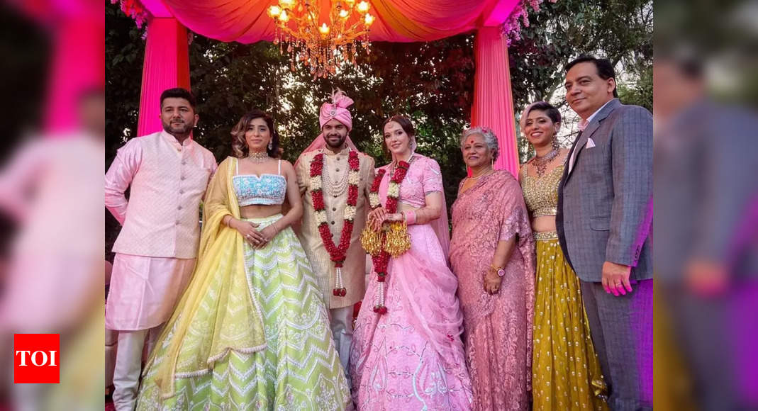 Rani pink paisley motif lehenga by Bhasin Brothers | Raw silk lehenga,  Indian bridal outfits, Wedding matching outfits
