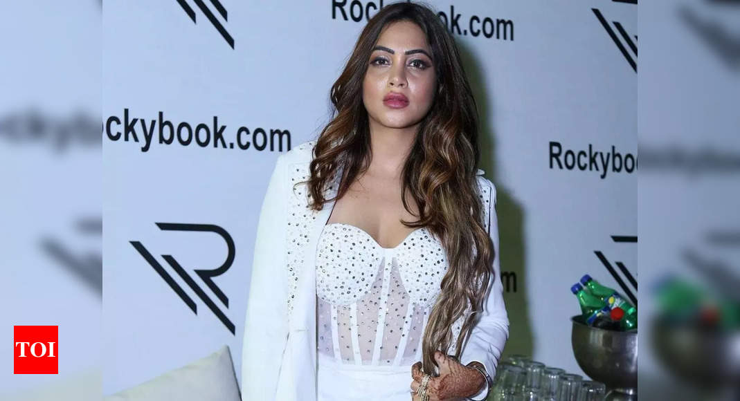 Arshi Khan talks about being body shamed and how she doesn't let it ...