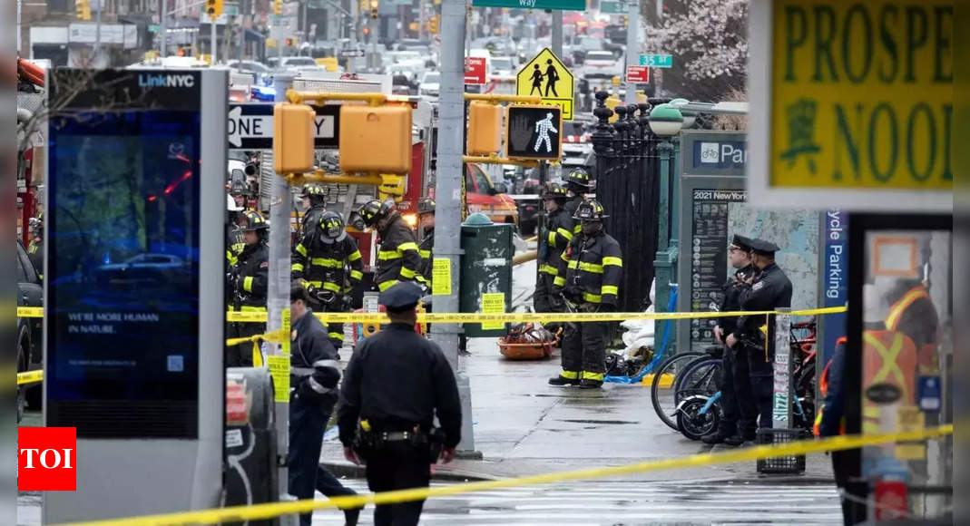 Police hunt gunman who wounded 10 in Brooklyn subway attack – Times of India