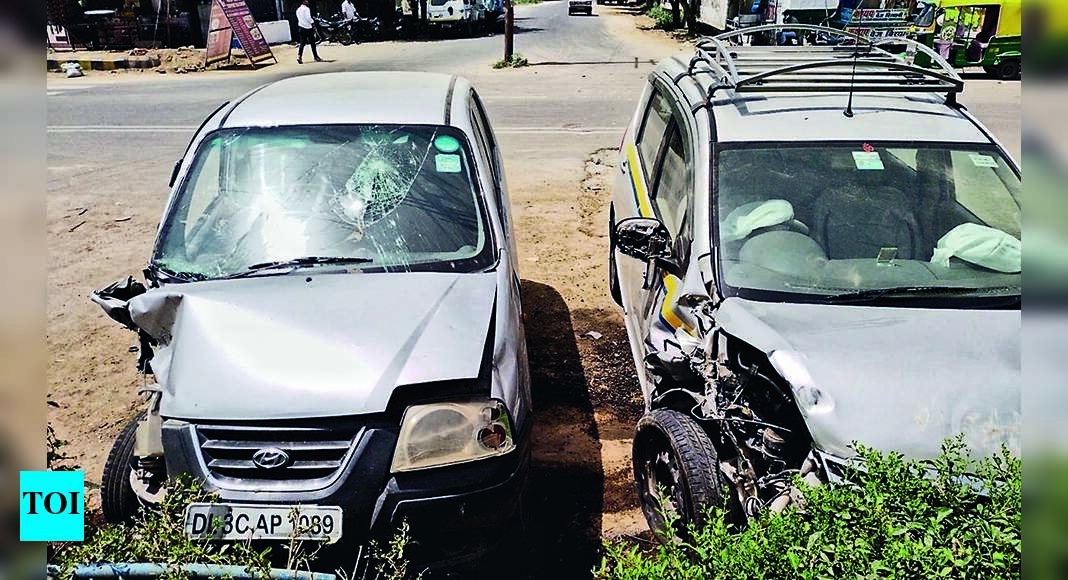 1 Dies, 6 Injured As Cab Crashes Into 2 Vehicles & Ice Cream Cart