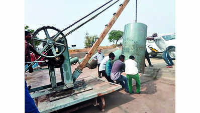 103-year-old trolley-mounted crane at Ajwa reservoir still going strong
