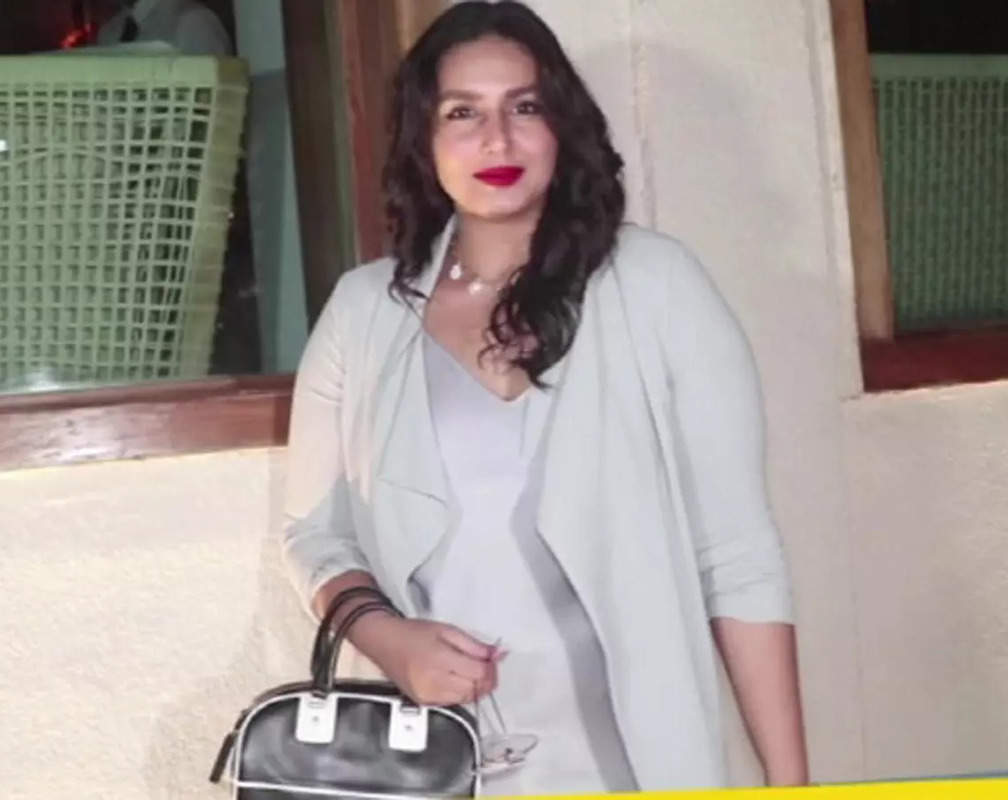 
Huma Qureshi looks aesthetic in her long grey dress, gets clicked outside a restaurant
