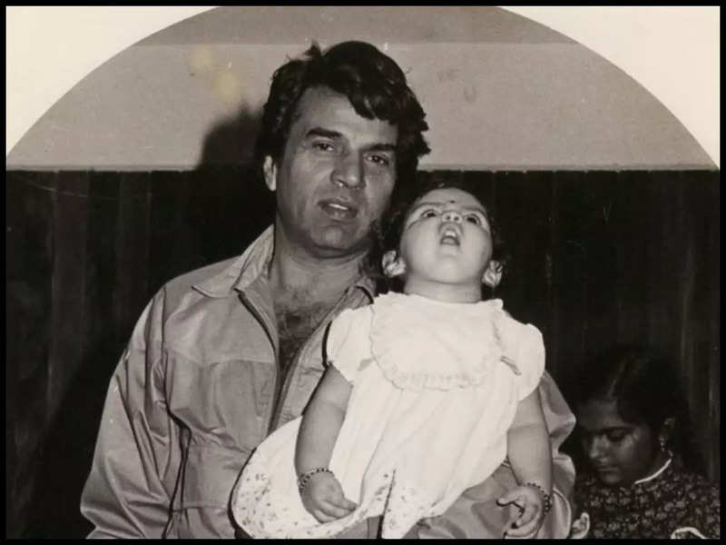 Esha Deol drops the perfect Throwback Thursday picture with dad Dharmendra; Fans can't stop gushing over them