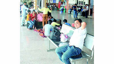 Amid scorching heat, bid to keep passengers cool at Patna Junction