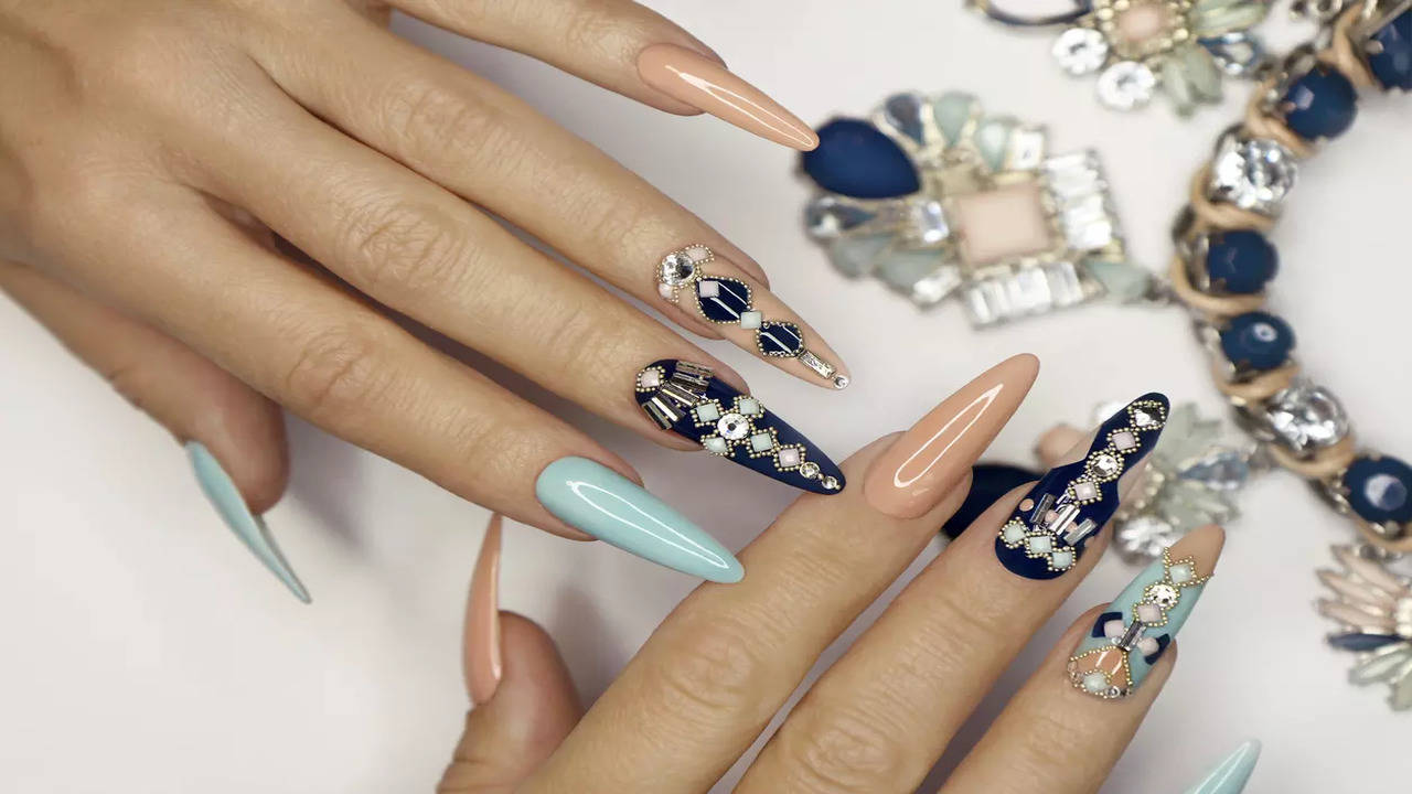 Polka dots on nails to half moon cuticles: Unique nail art for short nails  is trending - Times of India