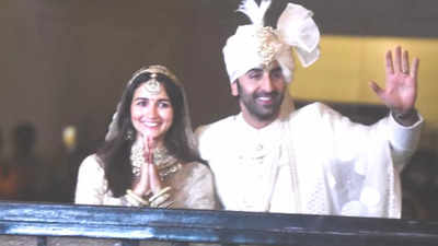 Alia Bhatt & Ranbir Kapoor ace couple dressing with their travel