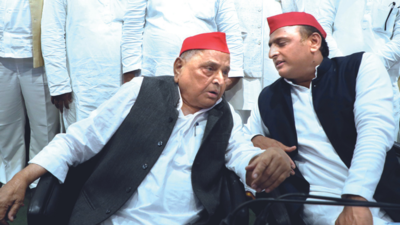 Uttar Pradesh: Mulayam Singh Yadav holds closed-door 90-min meet with Akhilesh Yadav