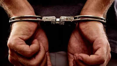 2 constables arrested in Prayagraj for brandishing illegal pistol
