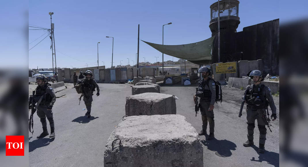 jerusalem:  Israel police enter flashpoint Jerusalem holy site, arrest 2 – Times of India